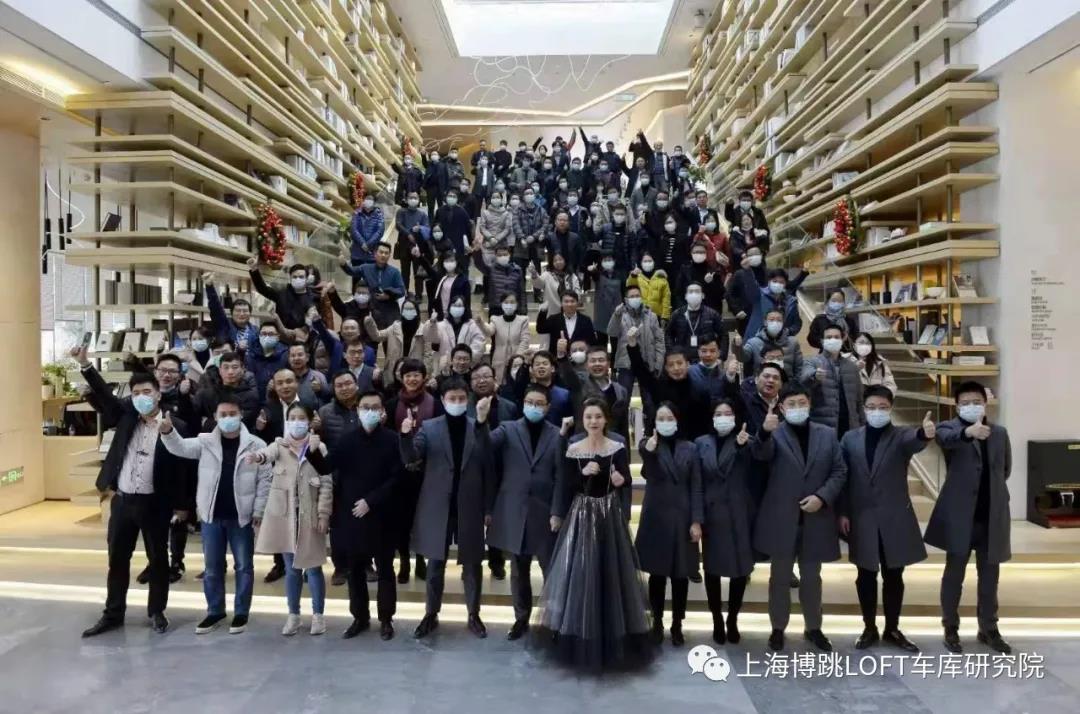 津南全国一百多人在华侨城汉口道6号参观研讨LOFT专利车库技术！